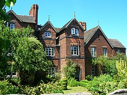 MoseleyOldHall(JohnDarch)Jul2006.jpg