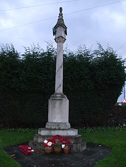 Hockley Heath War Memorial 001.jpg