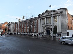 Chelsea Library and Town Hall, Kings Road SW3 (geograph 2752474).jpg