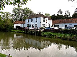 Kennet and Avon Canal at the Dundas Arms, Kintbury - geograph.org.uk - 6270.jpg