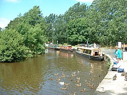 Leeds Liverpool Canal at Salterforth - geograph.org.uk - 28367.jpg