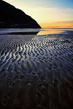 Penmaenmawr beach sands.jpg